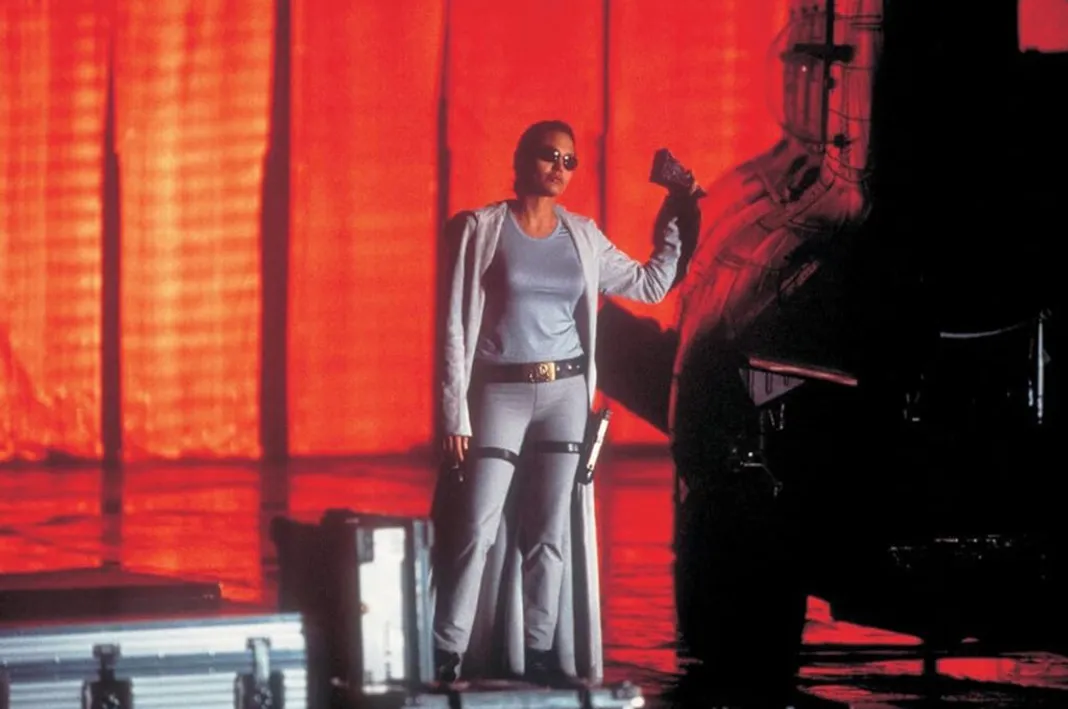 © 2001 by Paramount Pictures. All Rights Reserved.